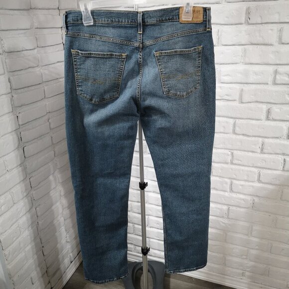 Signature by Levi Strauss Men's Size 36/32 Medium Wash Straight Leg Jeans - Picture 2 of 14